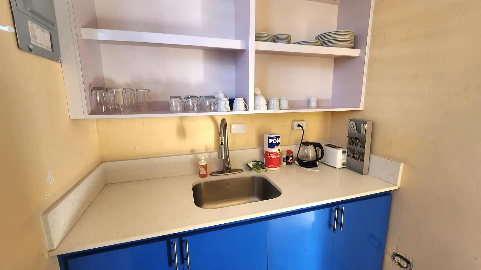 Apartment 310 Del Valle Central, Freshly Remodeled 3 Bedroom Home Sleeps 8 San Juan