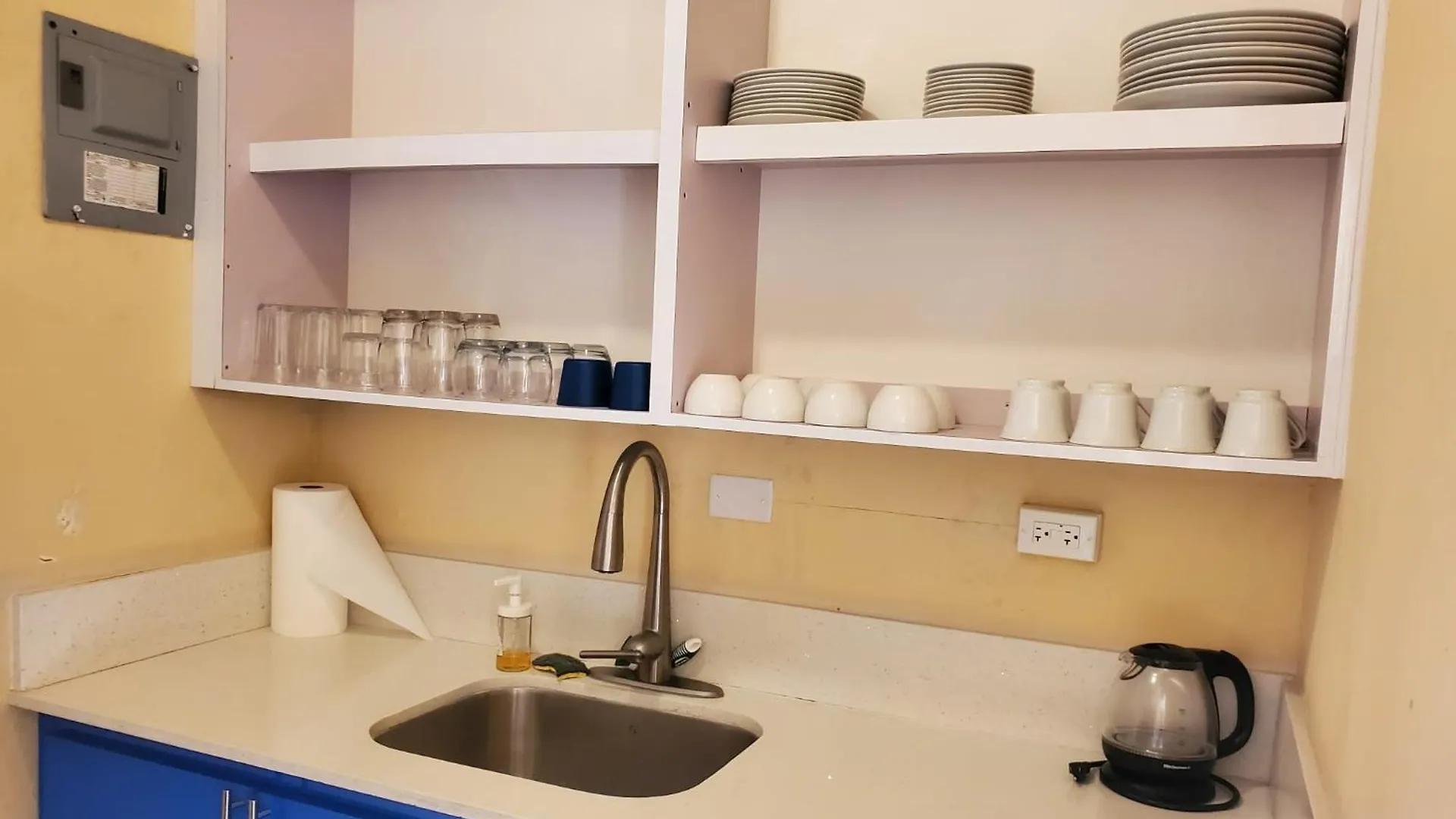 Apartment 310 Del Valle Central, Freshly Remodeled 3 Bedroom Home Sleeps 8 San Juan