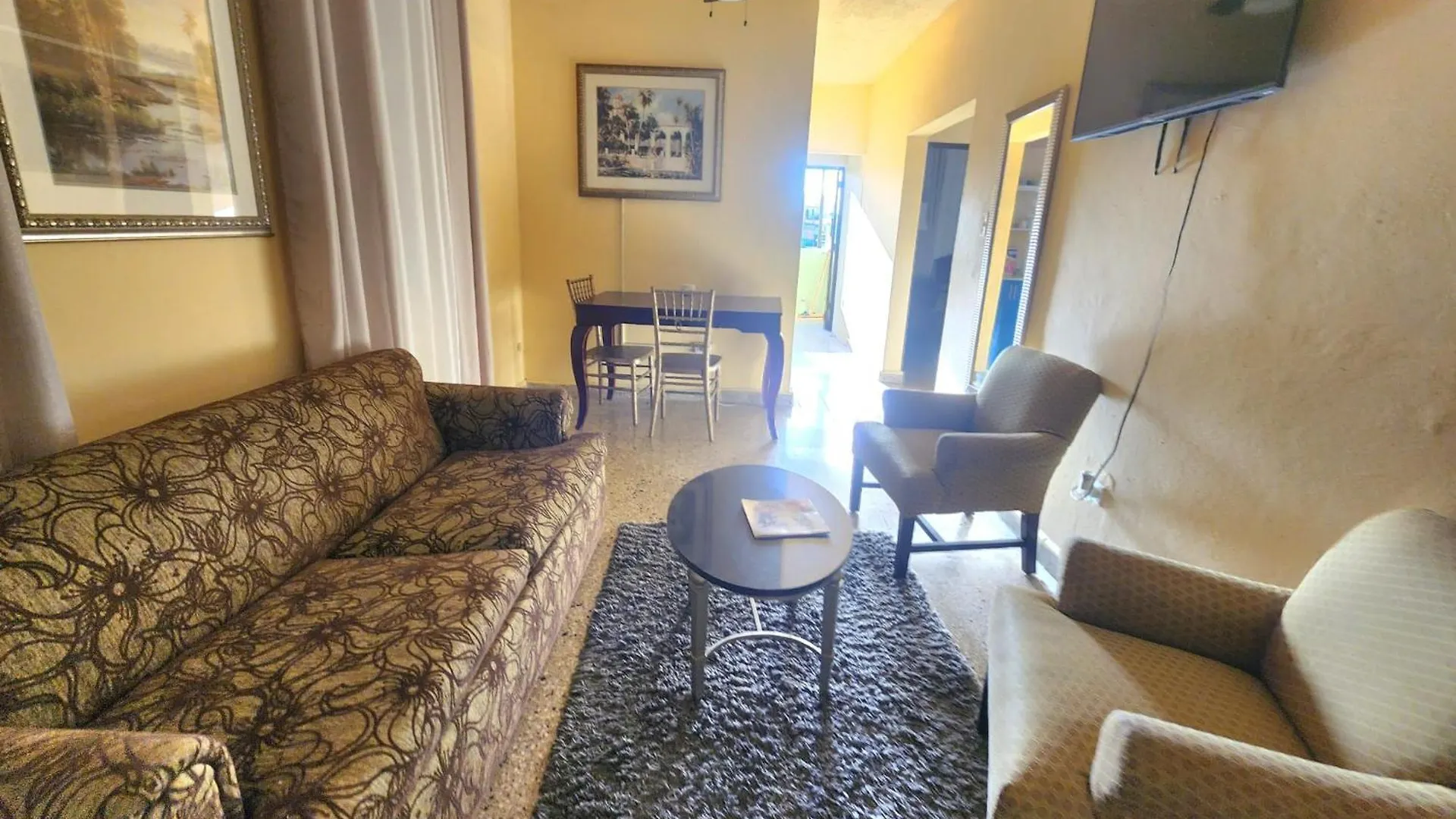Apartment 310 Del Valle Central, Freshly Remodeled 3 Bedroom Home Sleeps 8 San Juan Puerto Rico